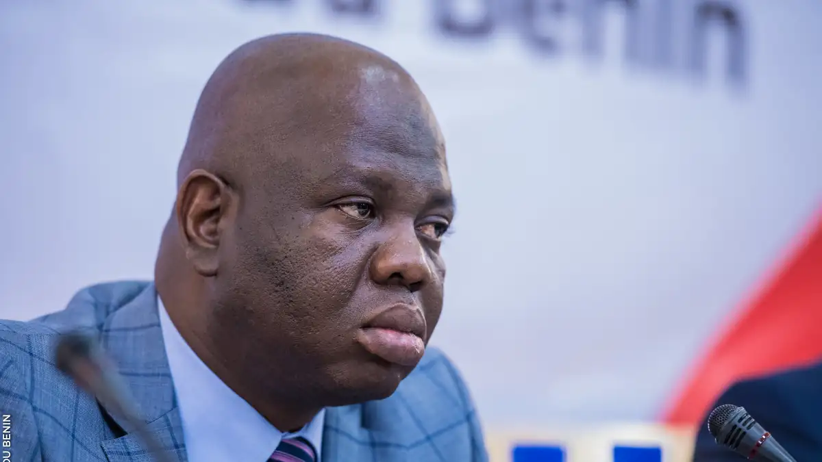Explosion d’un immeuble à Ayélawadjè : Les mises au point du maire Luc Atrokpo sur l’irresponsabilité
