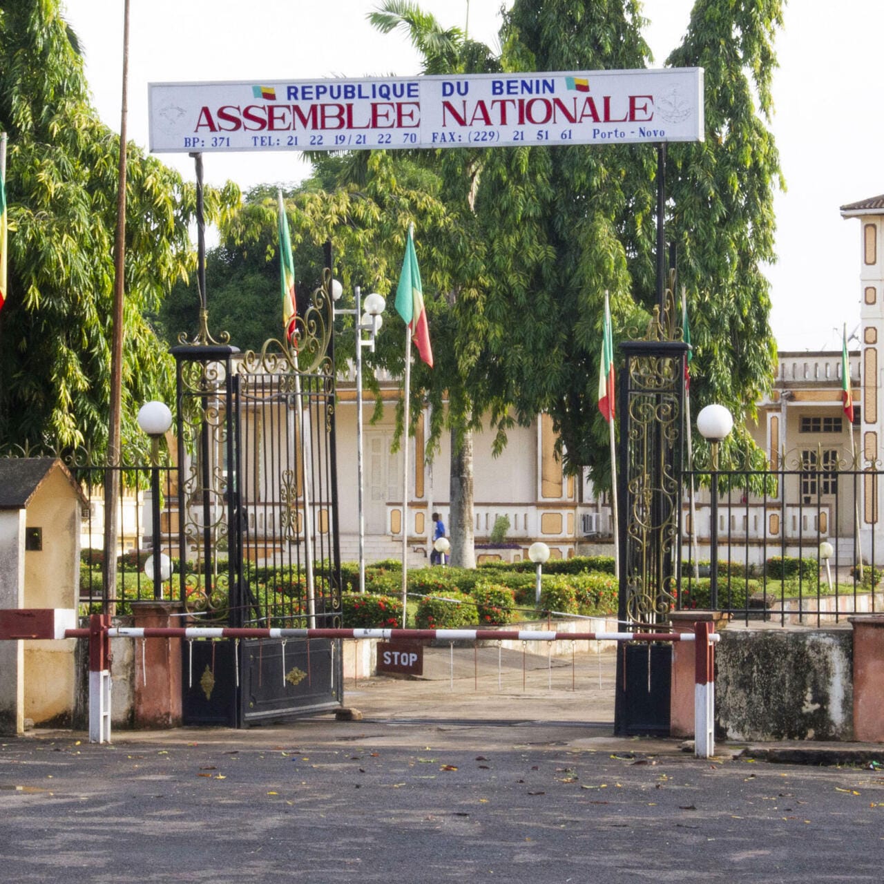 Assemblée nationale : deux groupes parlementaires constitués pour la 10e législature, les présidents reconduits