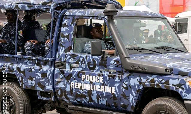 Insécurité à Sakété :  la police républicaine déjoue un braquage récupérant les biens de la victime