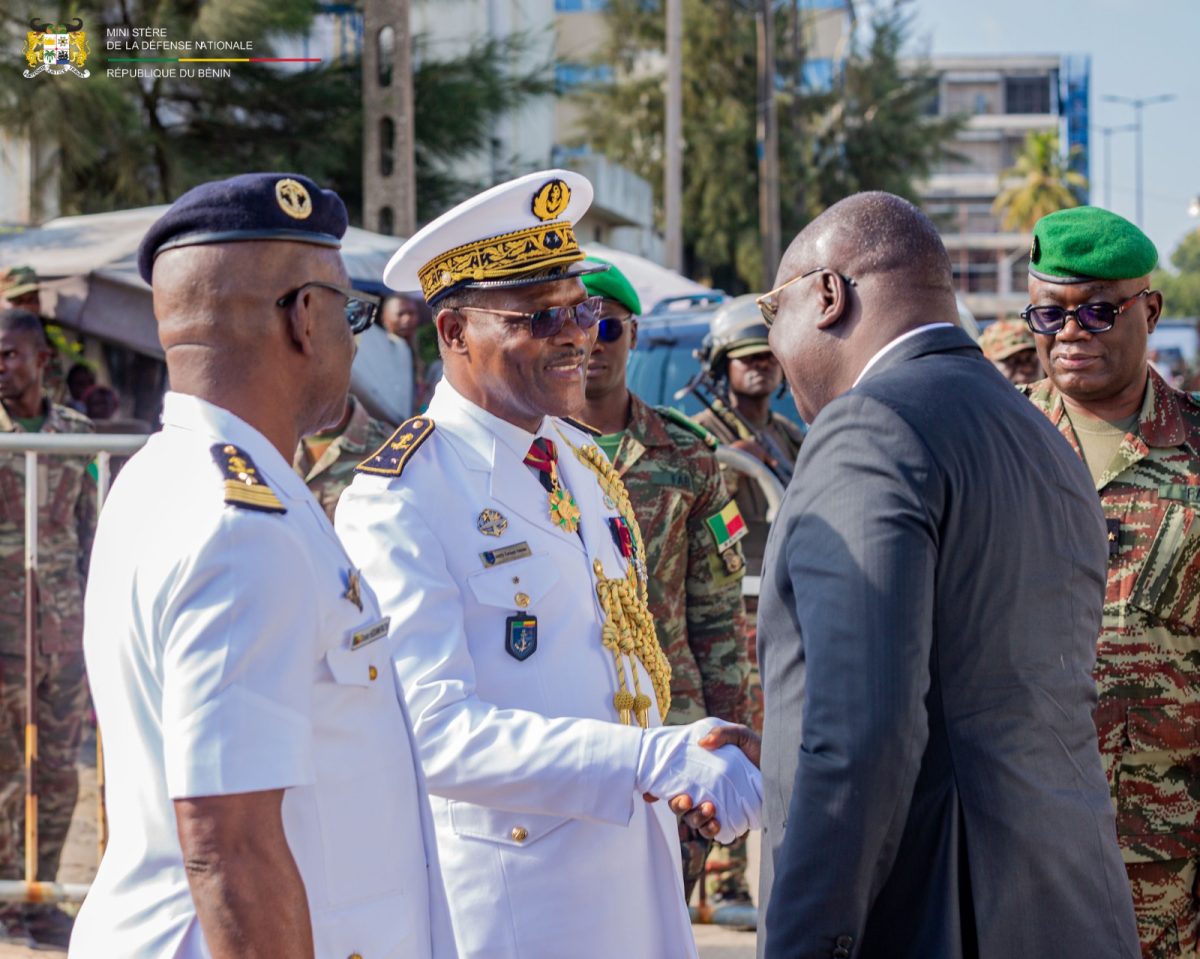 Après quatre décennies sous les drapeaux : hommage au Contre-amiral Fernand Maxime Ahoyo